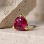 Prong Push Pin Natural Ruby 18K gold 3-prong threadless top, close-up